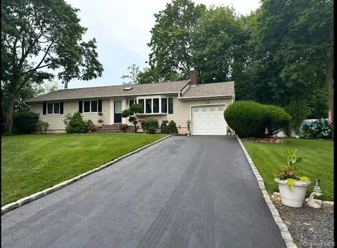 19 Hallock Ct, Miller Place, NY 11764