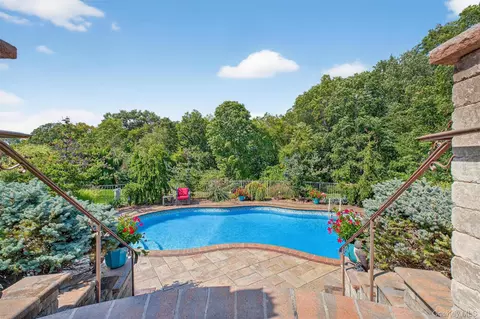 144 Shamrock Hills Dr, Wappinger, NY 12590