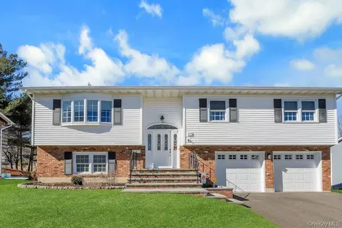 27 Hansen St, Orangetown, NY 10983