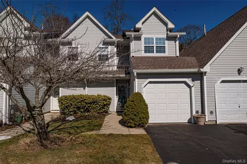 210 Erik Dr, Setauket, NY 11733