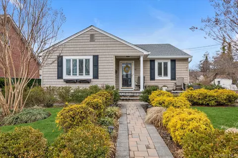 48 Ann St, Glen Cove, NY 11542