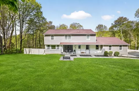 1281 Mckeel St, Yorktown, NY 10598