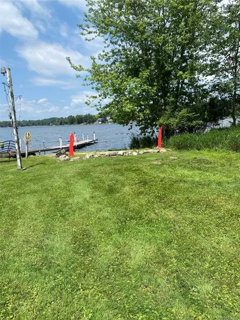 Lake Shore Drive E, Thompson, NY 12775