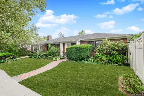 4 Brentwood Ave, Staten Island, NY 10301