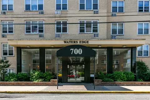 700 Shore Rd #7N, Long Beach, NY 11561