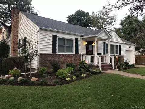 2642 Clovermere Rd, Oceanside, NY 11572