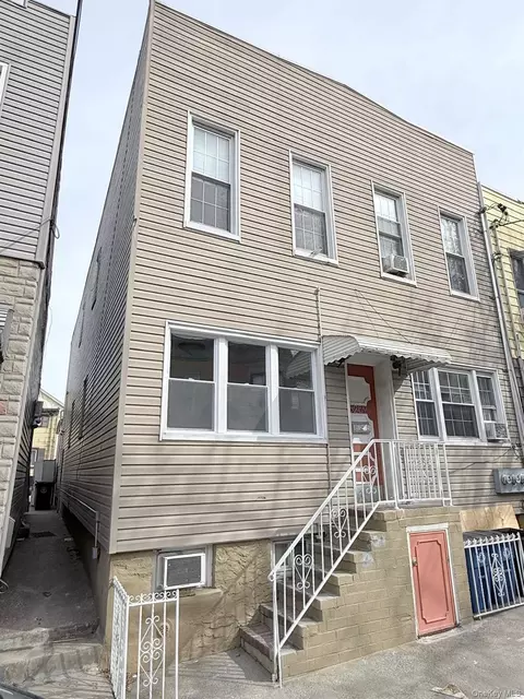 6259 60th St, New York, NY 11385