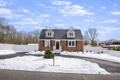 4 Riverside Ave, Mastic Beach, NY 11951