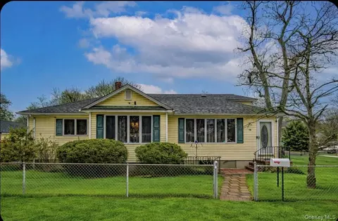 36 E 12th St, Huntington Station, NY 11746