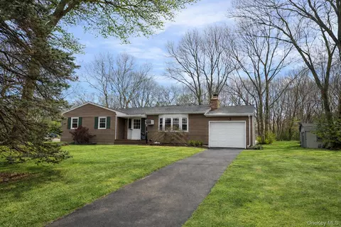 307 Norwalk Ave, Medford, NY 11763