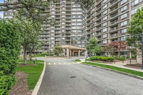 2 Bay Clb #11F, New York, NY 11360