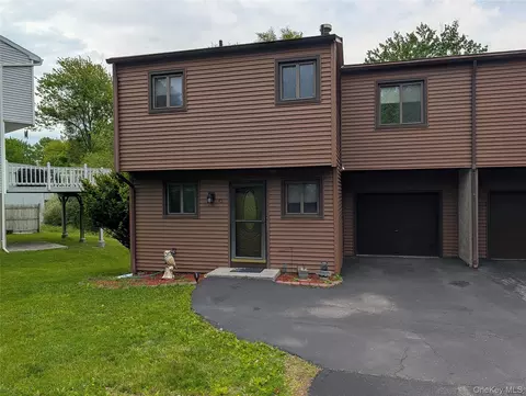 45 Hilltop Cir, Fishkill, NY 12524