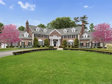 85 Eleventh St, Garden City, NY 11530