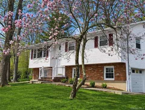 9 Eros Dr, Ramapo, NY 10952