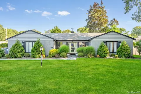 Exterior - 386 Mill Rd, Westhampton, NY 11977 photo 1 of 4