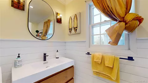 Bath - 386 Mill Rd, Westhampton, NY 11977 photo 1 of 4