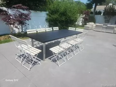 Exterior - 386 Mill Rd, Westhampton, NY 11977 photo 2 of 4