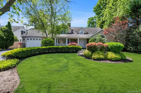 111 Palmyra Ave, Woodmere, NY 11598