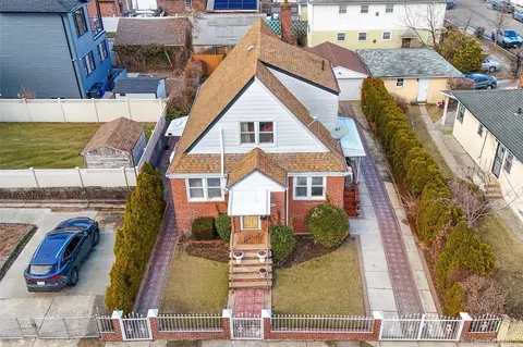 22039 136th Ave, New York, NY 11413