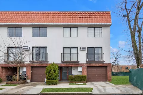 3-14 Julius Rd #20D, College Point, NY 11356
