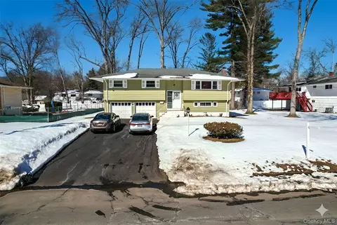 20 Mirror Lake Rd, Ramapo, NY 10977