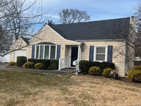 103 Foster Blvd, Babylon, NY 11702