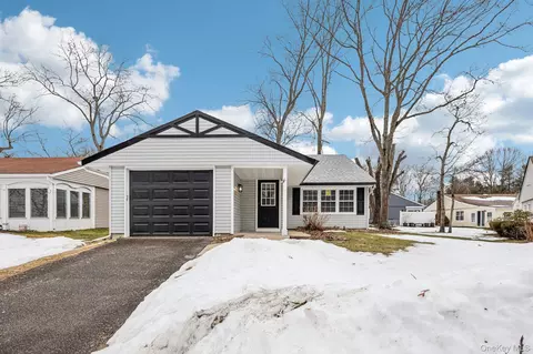 151 Laurance Ln, Ridge, NY 11961