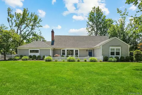 38 Hewlett Ln, North Hempstead, NY 11050