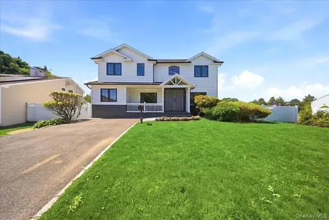 2 Elf Rd, Syosset, NY 11791