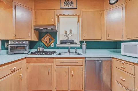 Kitchen - 167 Highland Rd, Philipstown, NY 10516 photo 2 of 3