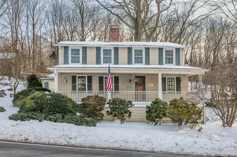 232 N Country Rd, Mount Sinai, NY 11766