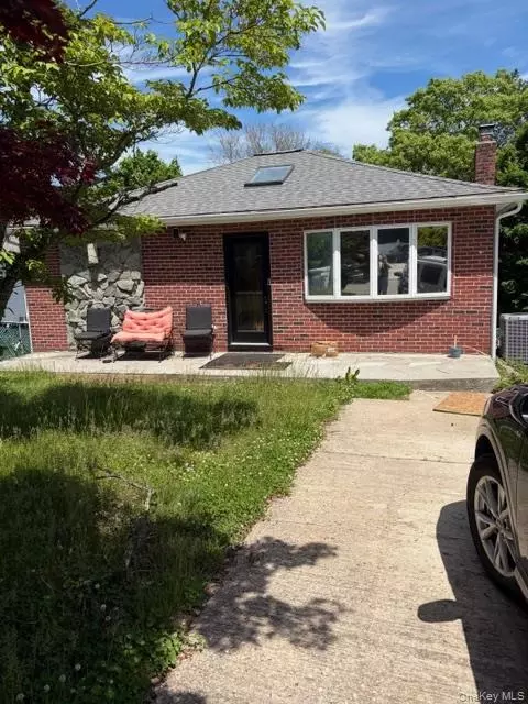 13 Gores Dr, Mastic, NY 11950