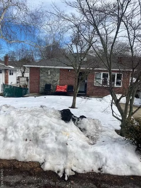 13 Gores Dr, Mastic, NY 11950