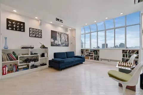 310 E 46th St #PHT, New York, NY 10017