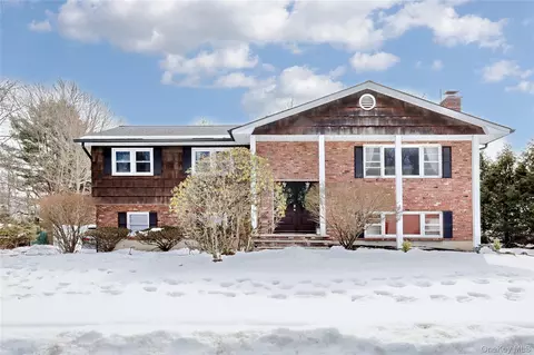 70 Susan Dr, Clarkstown, NY 10956
