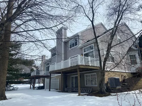 83 Roundtop Rd, Yonkers, NY 10710