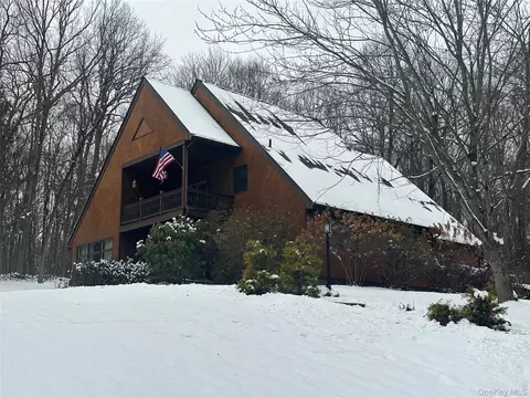 41 Hickory Hill Rd, Newburgh, NY 12550