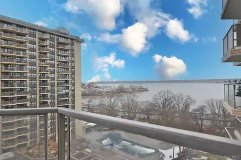 18-15 215 St #9J, New York, NY 11360