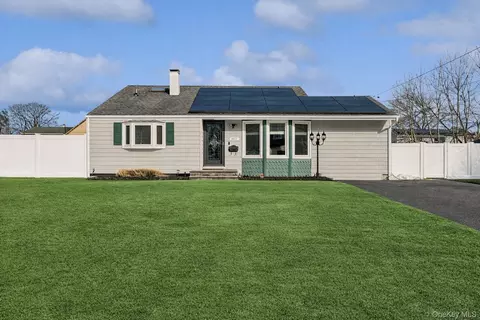 3011 Maine Ave, Medford, NY 11763