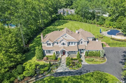 28 Dunlop Rd, Huntington, NY 11743