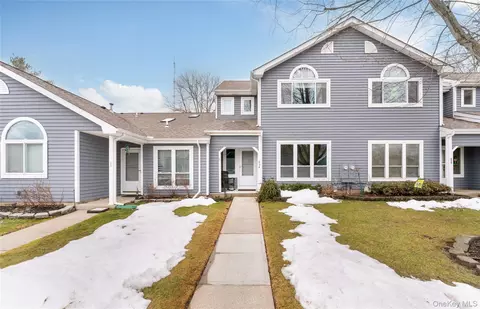 654 Birchwood Park Dr, Middle Island, NY 11953