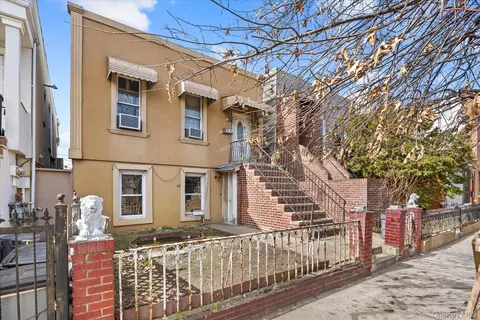 3622 37th St, Long Island City, NY 11101