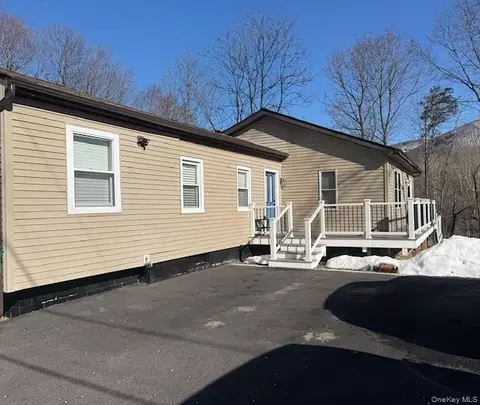 42 Wesley Ave, Beacon, NY 12508