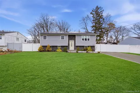2809 Heather Ave, Medford, NY 11763