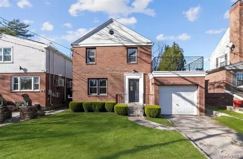 25105 51st Ave, New York, NY 11362