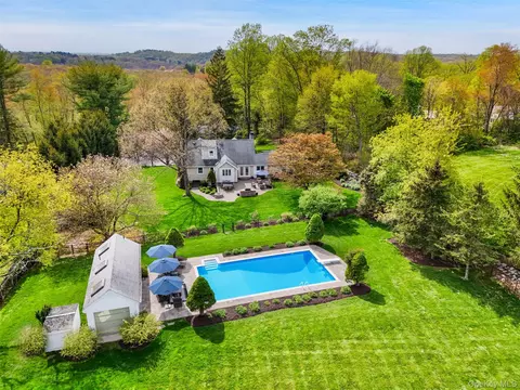15 Debbie Ln, Lewisboro, NY 10518