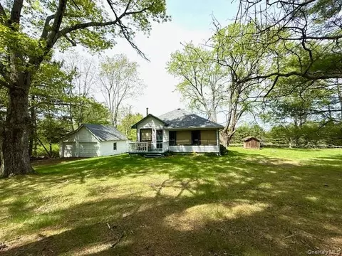94 Airport Rd, Highland, NY 12732
