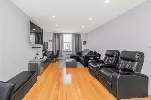 1874 Pelham Pkwy S #4A, New York, NY 10461