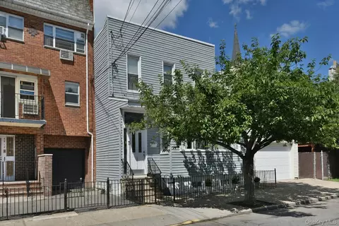 68-12 62nd St, New York, NY 11385