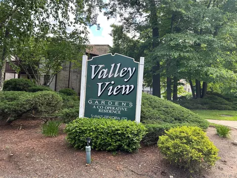 2 Secora Rd #C7, Ramapo, NY 10952
